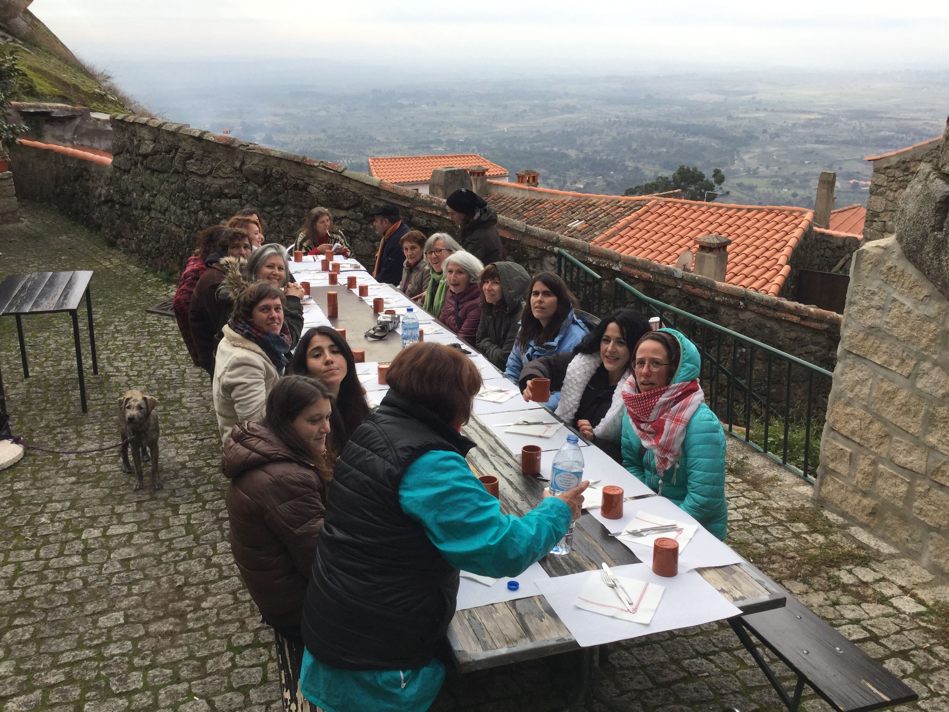 comiendo en acebo todos juntos